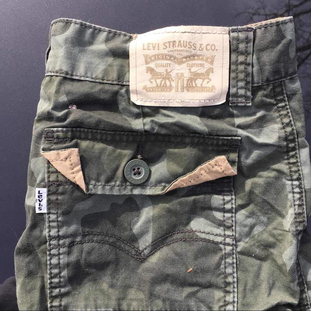 LEVI camo shorts🖤